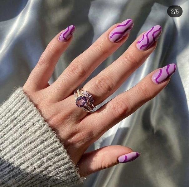 Денежный маникюр на апрель 2026: пять весенних оттенков, работающих как магнит для привлечения богатства