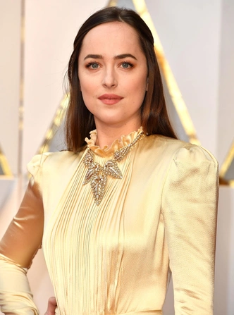 Эволюция стиля Дакоты Джонсон&nbsp;&mdash; фэшн-иконы и музы Алессандро Микеле