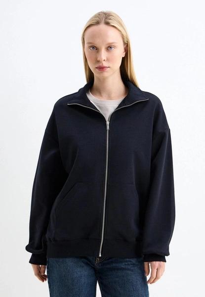 Фэшн-обсессия весны&nbsp;&mdash; олимпийка Uniqlo