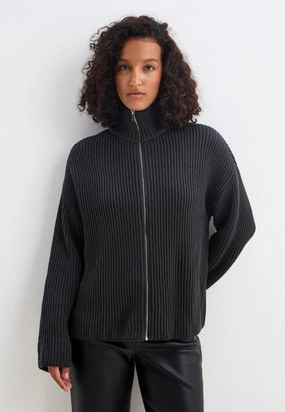 Фэшн-обсессия весны&nbsp;&mdash; олимпийка Uniqlo