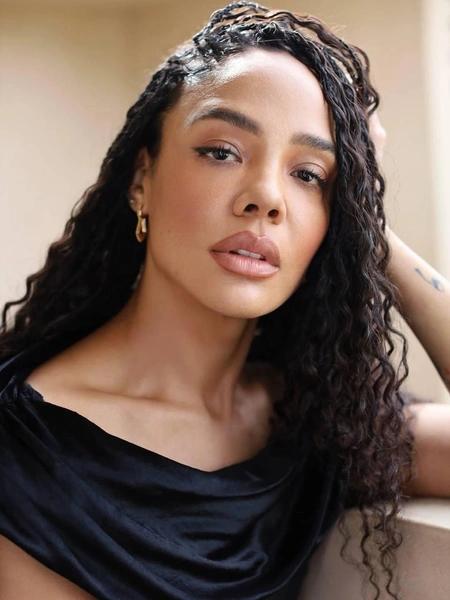 Идеальный красный Дженнер и зацелованные губы Робби: 5 звездных lip combo