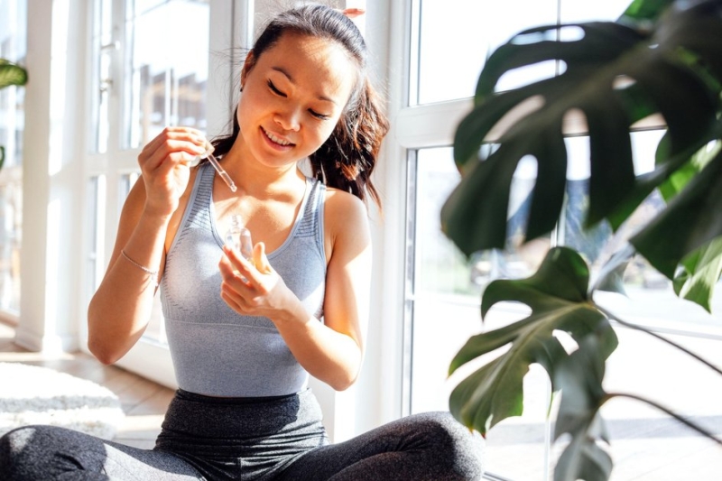 Как использовать косметику с витамином С летом: как сочетать ретинол и аскорбиновую кислоту, как хранить крем с витамином С, какие формы витамина С бывают