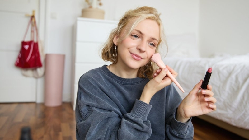 Макияж старит: 5 ошибок, которые прибавляют возраст, и чем их заменить