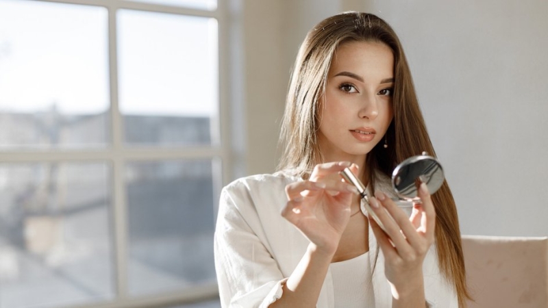 Макияж старит: 5 ошибок, которые прибавляют возраст, и чем их заменить