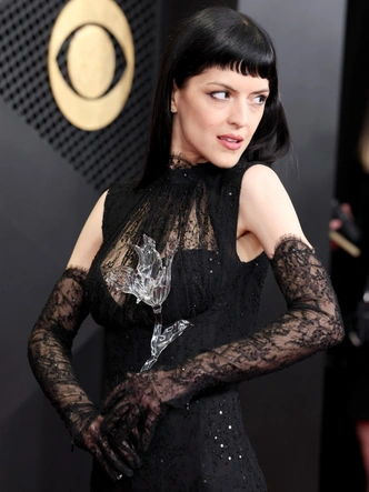 Неподвижное платье Хайди Клум и окончательно голая Чаппелл Роан: худшие образы «Грэмми — 2026»