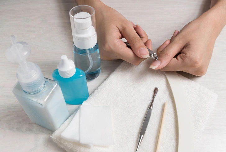 Секрет идеальных ногтей без лишних усилий&nbsp;&mdash; что такое комбинированный маникюр