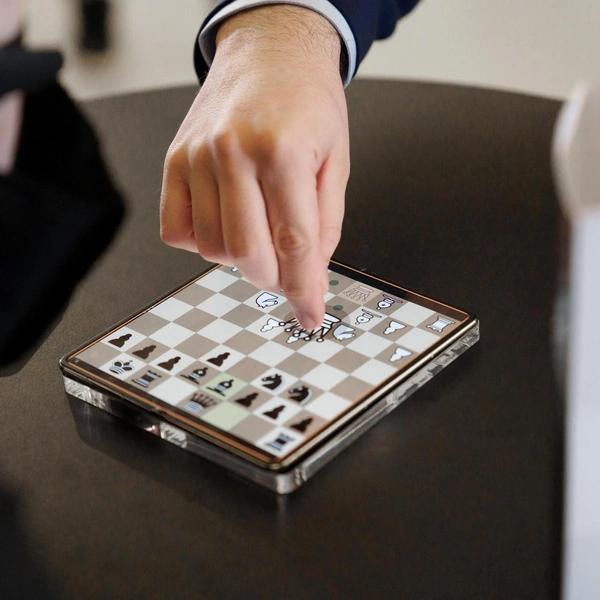 Сила и нежность: составили гид по самым заметным коллаборациям и модным премьерам февраля