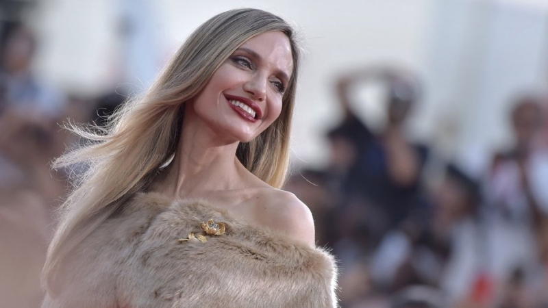 Стилист назвал россиянкам тренды в прическах на весну 2026 года