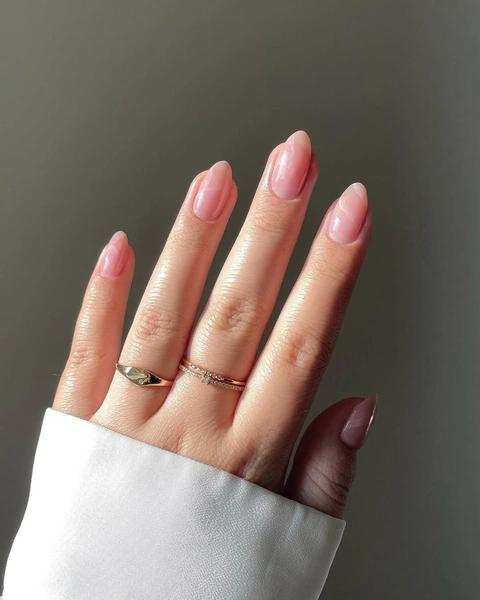 Тихая графика и новый френч: 9 трендов маникюра, в которые невозможно не влюбиться