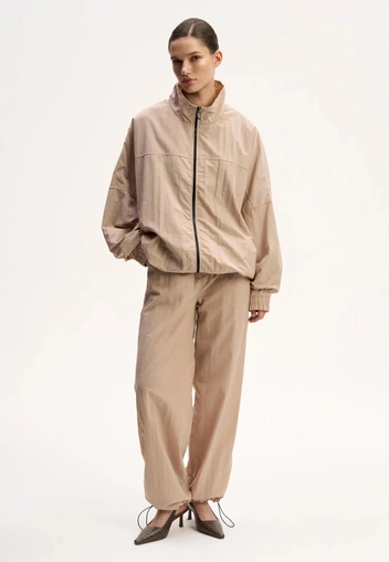 10 лучших ветровок на весну 2026 от российских брендов