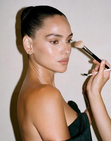 10 тональных основ с эффектом фарфорового лица