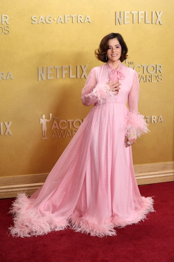 15 лучших образов звезд на Actor Awards — от винтажного Yves Saint Laurent до свежего Gucci