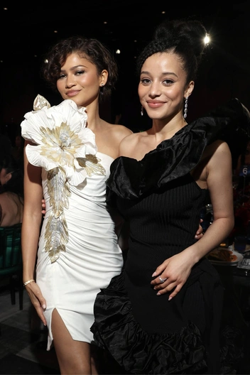 3 новых выхода Зендеи в белом, которые подтверждают слухи о ее замужестве