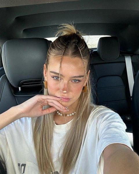 5 модных причесок на случай, когда лень мыть волосы