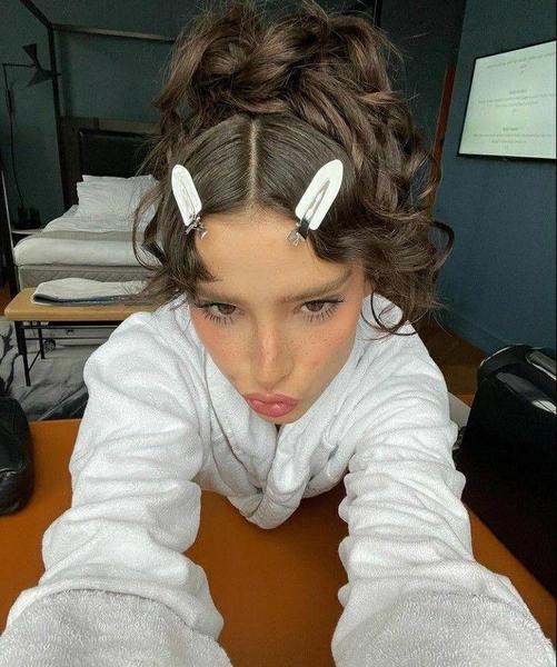 5 модных причесок на случай, когда лень мыть волосы