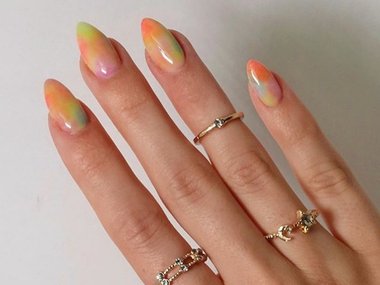 Акварельный маникюр: 12 идей дизайна, который вам точно понравится