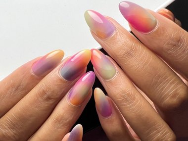 Акварельный маникюр: 12 идей дизайна, который вам точно понравится