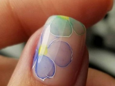 Акварельный маникюр: 12 идей дизайна, который вам точно понравится