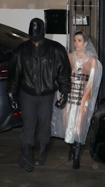 Безумные любовники: самые эпатажные наряды Канье Уэста и Бьянки Цензори, которые взбудоражили весь мир