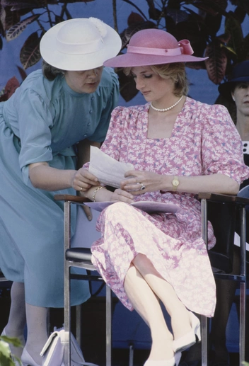 Что объединяет стиль Леди Ди и Кэролин Бессетт-Кеннеди — двух королев тихой роскоши