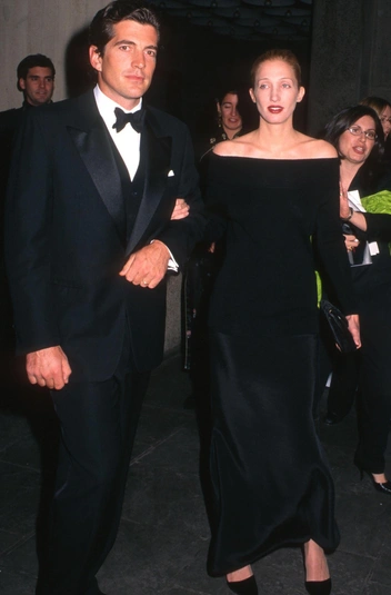 Что объединяет стиль Леди Ди и Кэролин Бессетт-Кеннеди — двух королев тихой роскоши