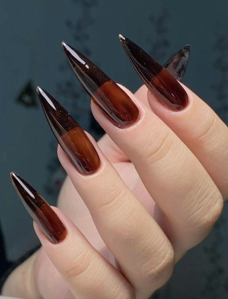 Diet Coke nails: мрачный шик, который стал трендом весны-2026