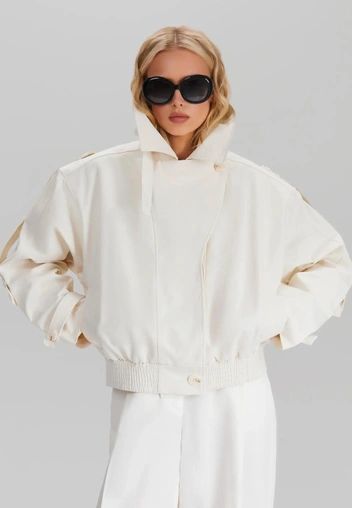 Единственный тренд, который мы забираем в новый сезон&nbsp;&mdash; воротник-стойка: 12 лучших моделей