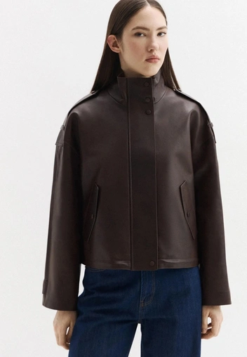 Единственный тренд, который мы забираем в новый сезон&nbsp;&mdash; воротник-стойка: 12 лучших моделей