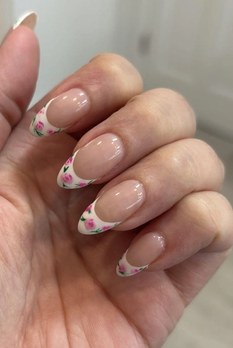 Французский маникюр для самых нежных натур&nbsp;&mdash; главный дизайн апреля-2026