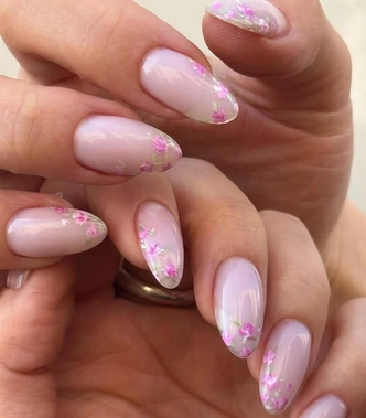 Французский маникюр для самых нежных натур&nbsp;&mdash; главный дизайн апреля-2026