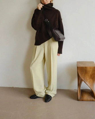 Холодная роскошь по-британски и новый сливочный: самые модные оттенки сезона с подиумов Лондона