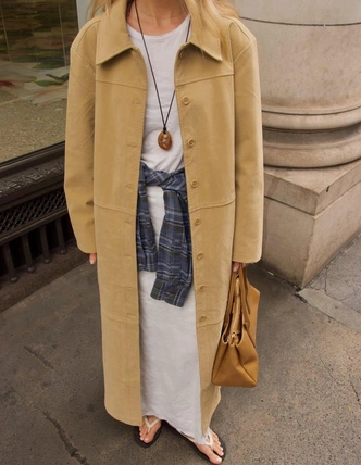 Холодная роскошь по-британски и новый сливочный: самые модные оттенки сезона с подиумов Лондона