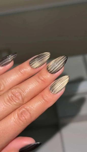 Как стекло: повторяем новый тренд маникюра ribbed-glass nails
