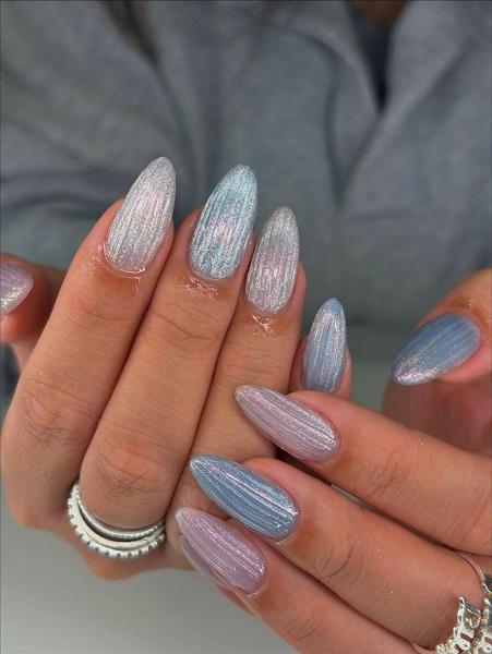 Как стекло: повторяем новый тренд маникюра ribbed-glass nails