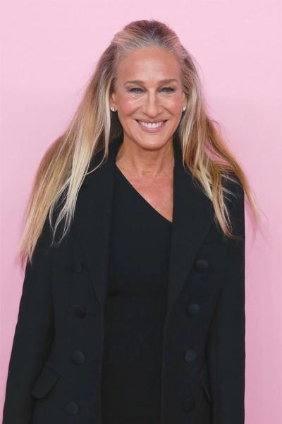 Как трендовое окрашивание quiet silver меняет отношение к возрасту