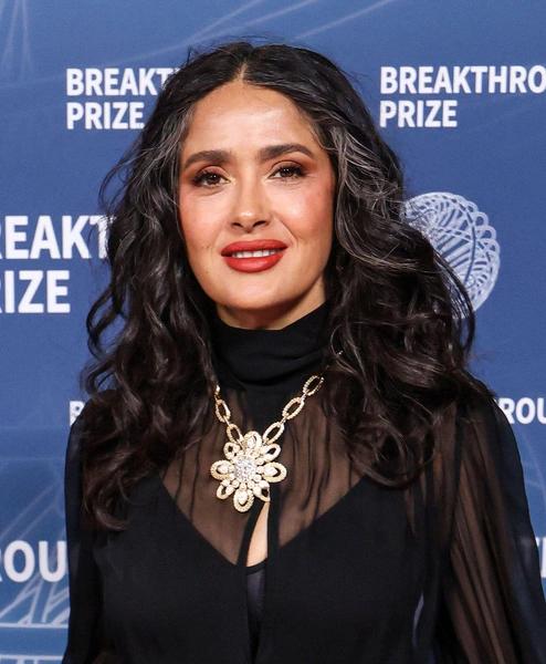 Как трендовое окрашивание quiet silver меняет отношение к возрасту