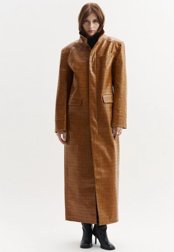 Какой плащ купить весной 2026&nbsp;&mdash; 10 классных вариантов от российских дизайнеров