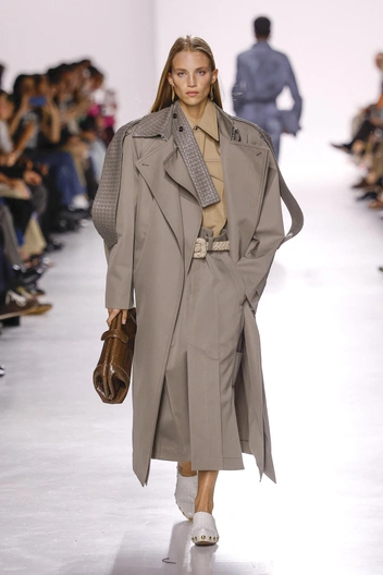 Какой плащ купить весной 2026&nbsp;&mdash; 10 классных вариантов от российских дизайнеров