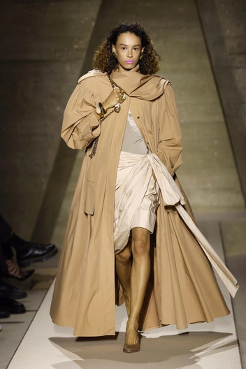 Какой плащ купить весной 2026&nbsp;&mdash; 10 классных вариантов от российских дизайнеров