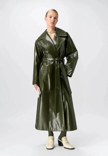 Какой плащ купить весной 2026&nbsp;&mdash; 10 классных вариантов от российских дизайнеров