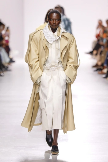 Какой плащ купить весной 2026&nbsp;&mdash; 10 классных вариантов от российских дизайнеров