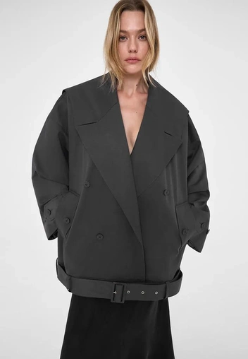 Какой плащ купить весной 2026&nbsp;&mdash; 10 классных вариантов от российских дизайнеров