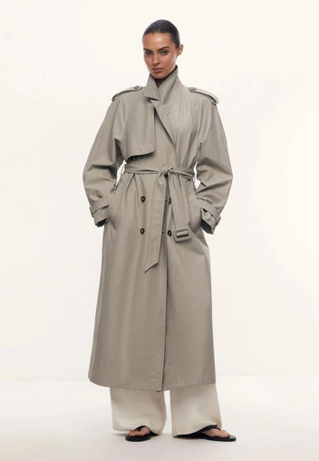 Какой плащ купить весной 2026&nbsp;&mdash; 10 классных вариантов от российских дизайнеров