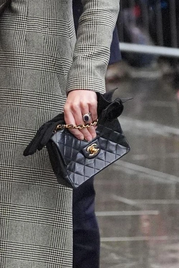 Кейт Миддлтон вышла в свет с самым модным аксессуаром сезона