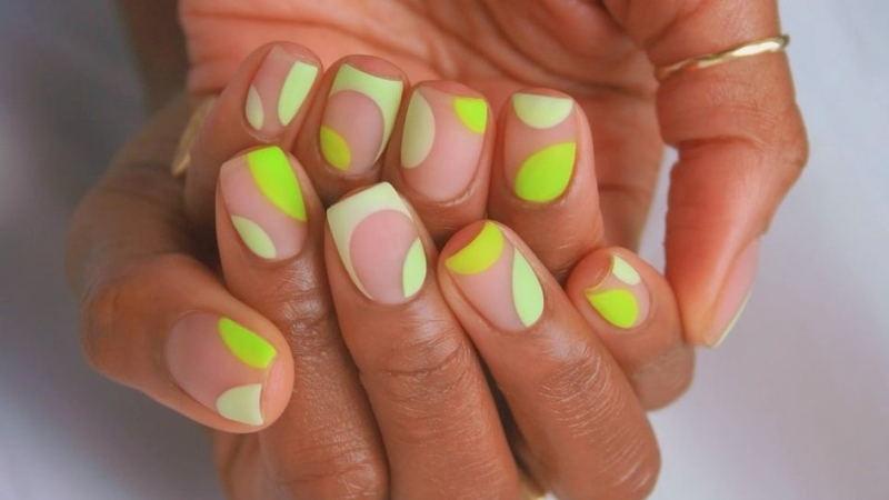 Маникюр с негативным пространством: 6 стильных идей