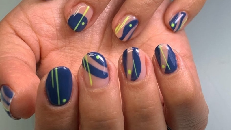 Маникюр с негативным пространством: 6 стильных идей