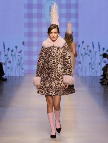 Многослойность и акцент на плечи: 10 трендов с Московской недели моды