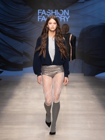 Многослойность и акцент на плечи: 10 трендов с Московской недели моды