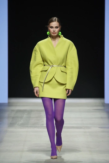 Многослойность и акцент на плечи: 10 трендов с Московской недели моды