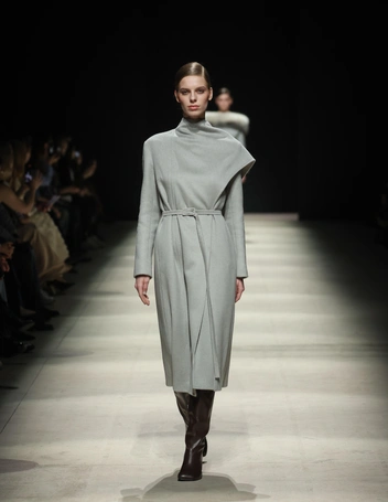 Многослойность и акцент на плечи: 10 трендов с Московской недели моды